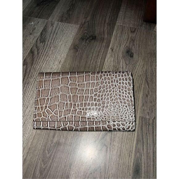 Brown Patterned Woman’s Wallet - Picture 1 of 6